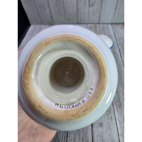 Vtg Pfaltzgraff Salt and Pepper Shakers Ceramic White Blueberry Floral 3.5" Set - Picture 6 of 11